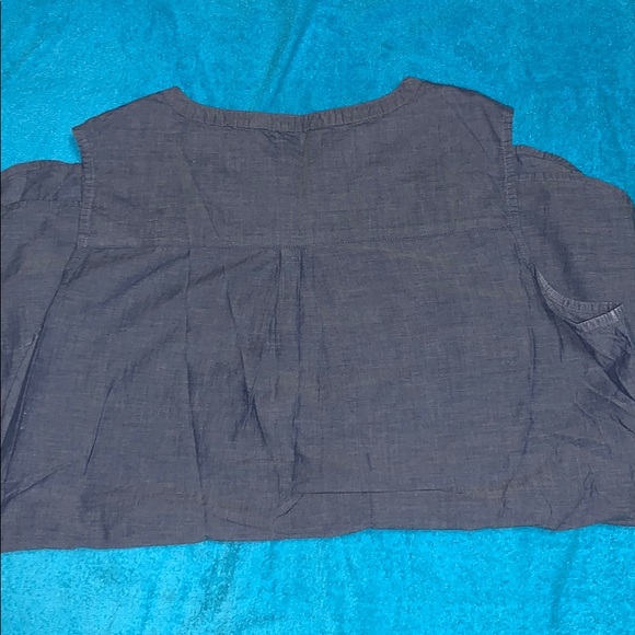 Great design on this top - Picture 7 of 8